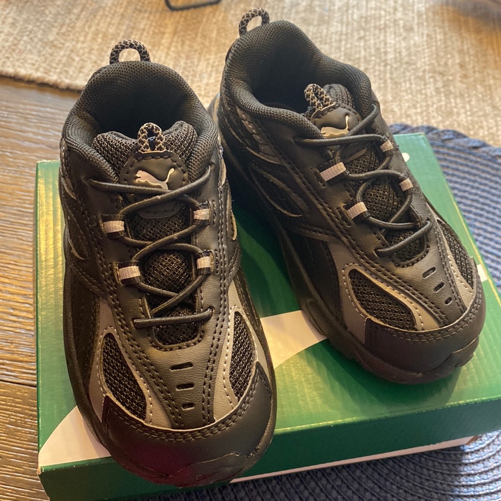 I have these 7c pumas never worn in a box .